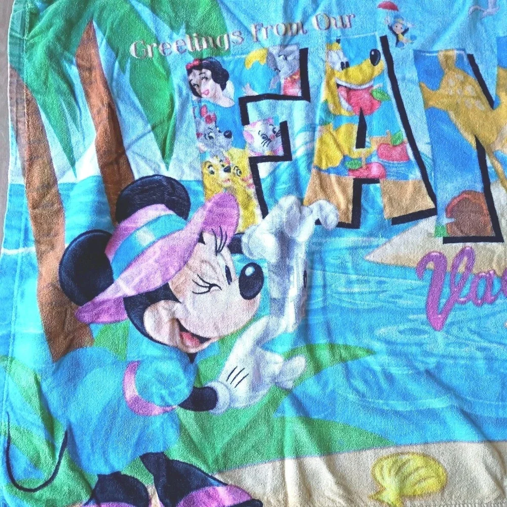 Vintage Disney‎ Family Vacation Beach Water Park Swimming Towel Used Condition